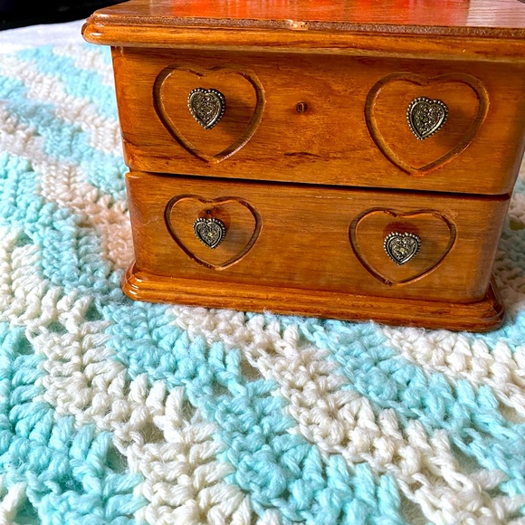New in original box brown small jewelry box engraved with hearts - Picture 2 of 6